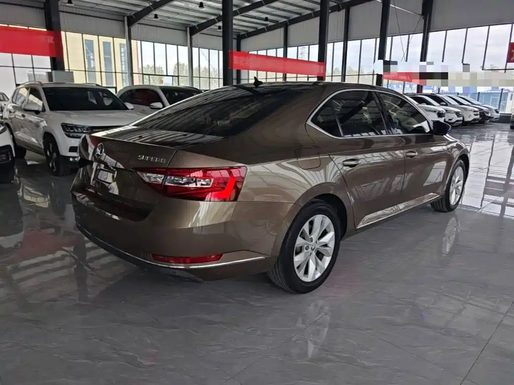 Skoda Superb — фото 6