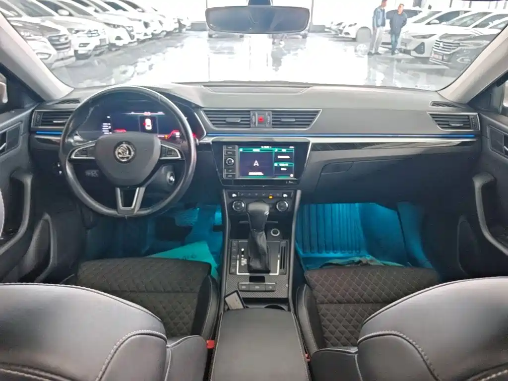 Skoda Superb — фото 9