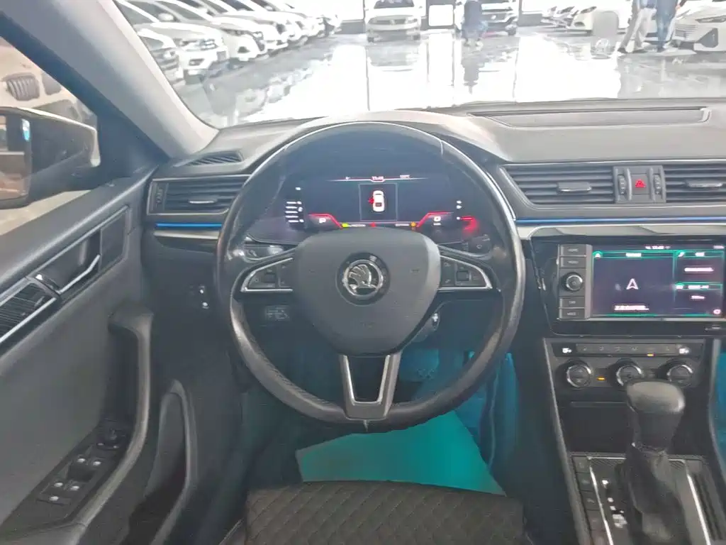 Skoda Superb — фото 10