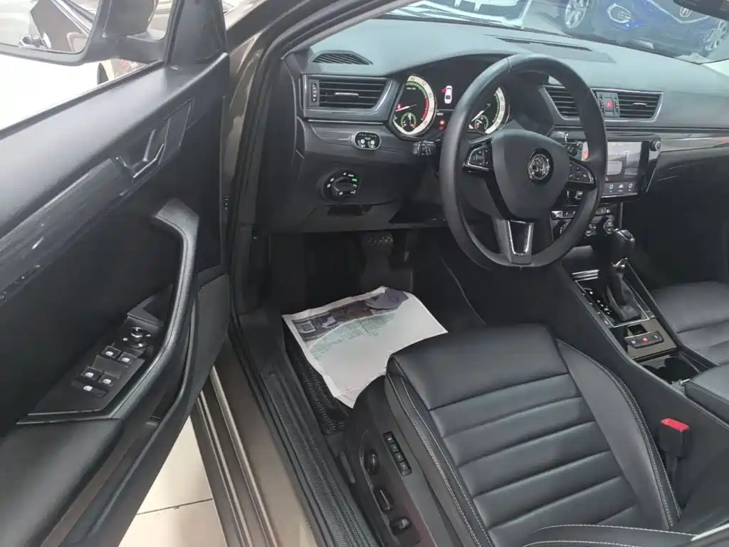 Skoda Superb — фото 15