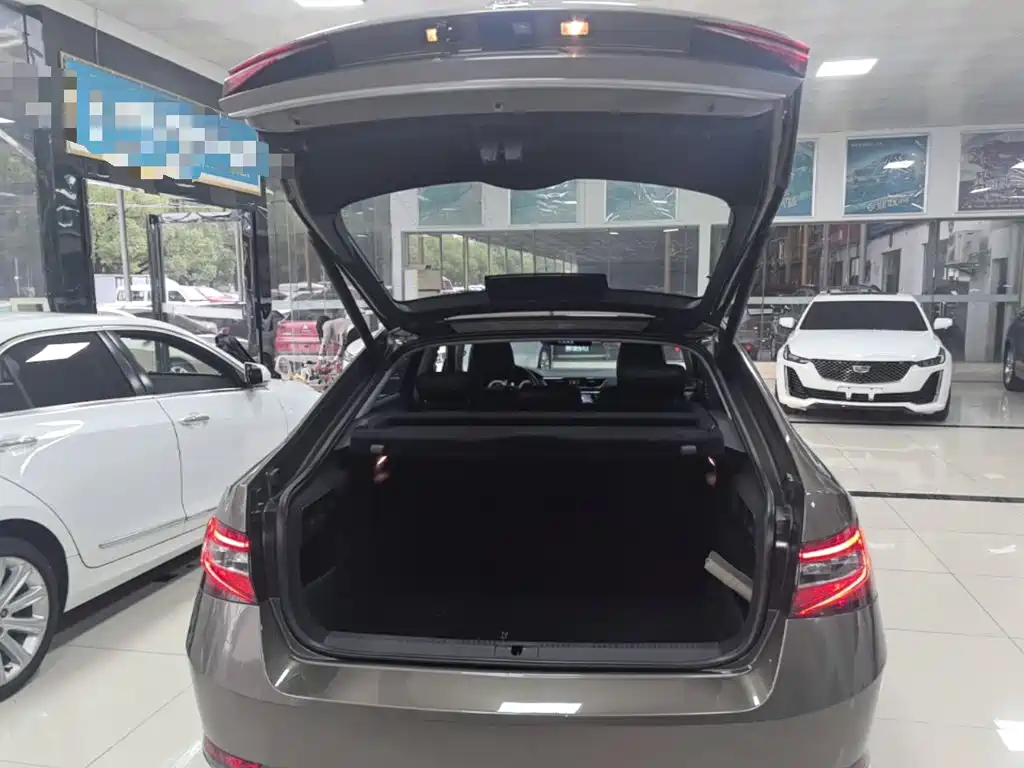 Skoda Superb — фото 18
