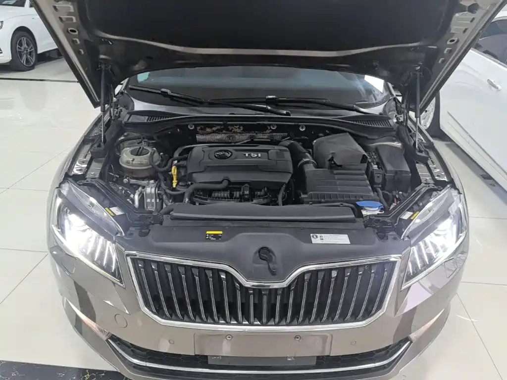 Skoda Superb — фото 19