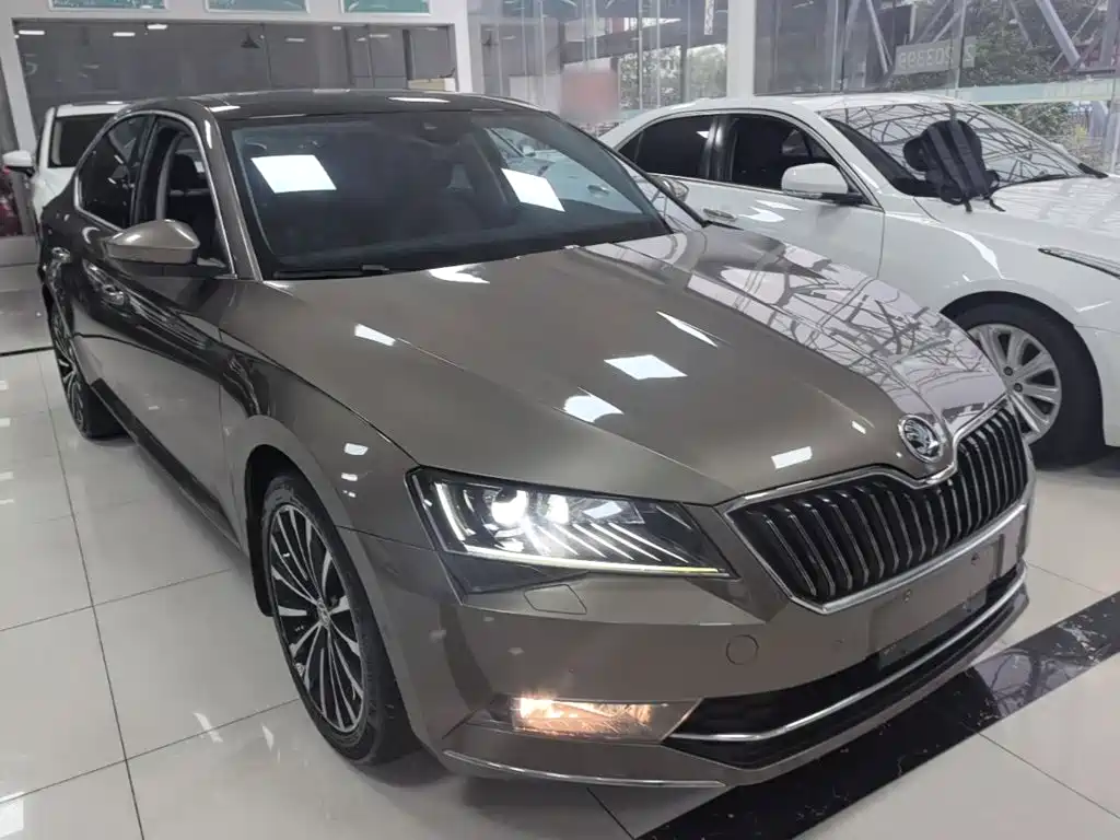 Skoda Superb — фото 3