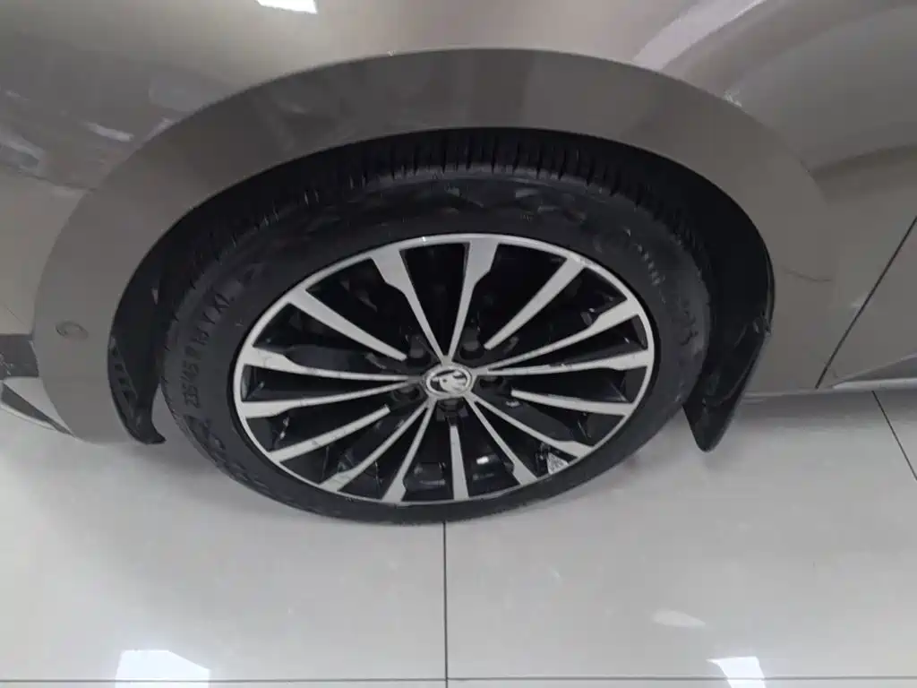 Skoda Superb — фото 22