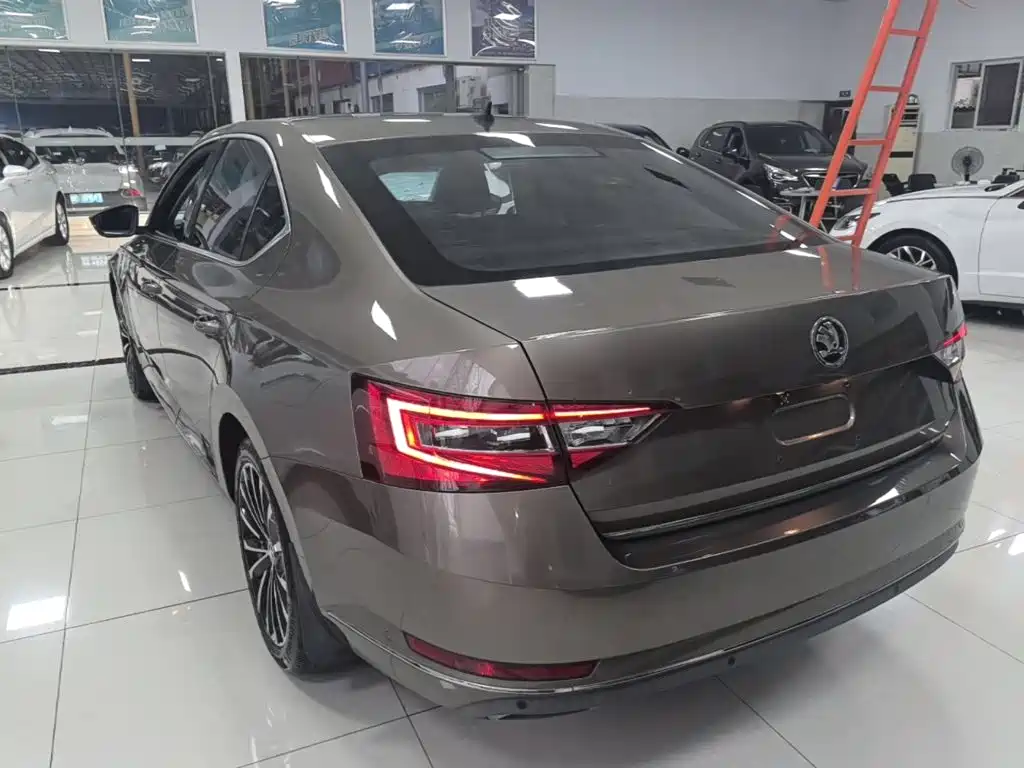 Skoda Superb — фото 4