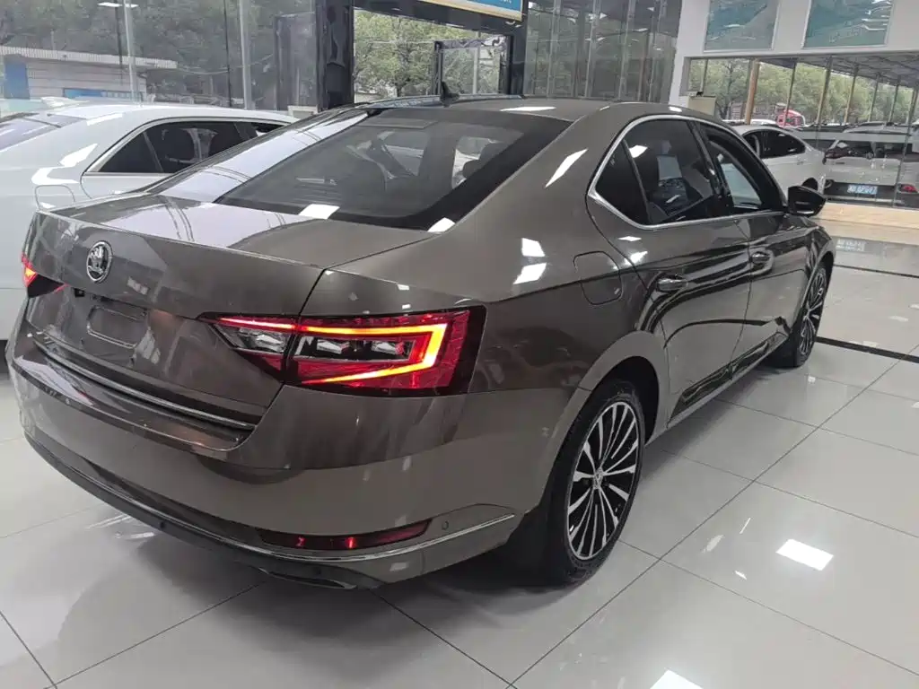 Skoda Superb — фото 6