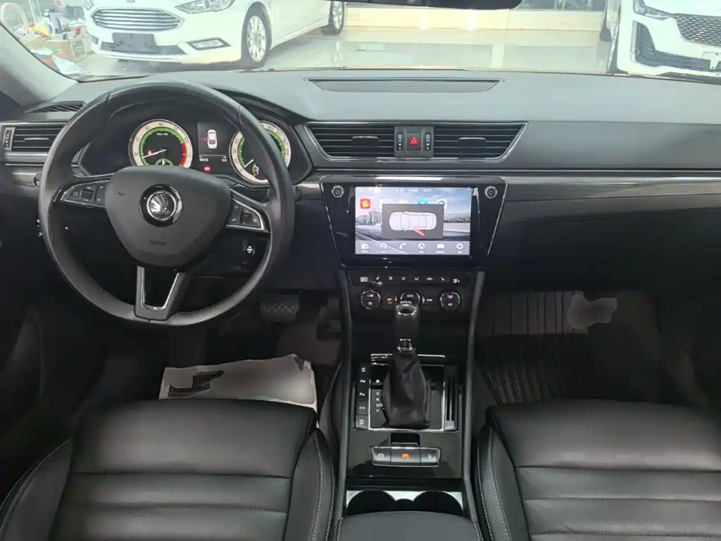 Skoda Superb — фото 9