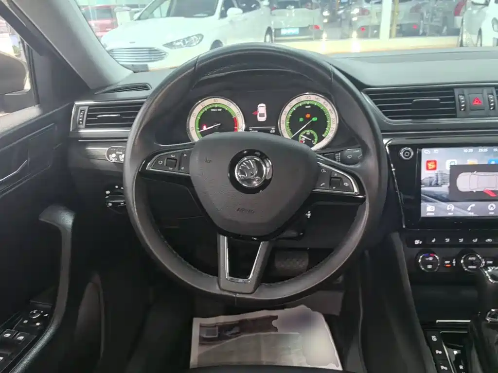 Skoda Superb — фото 10