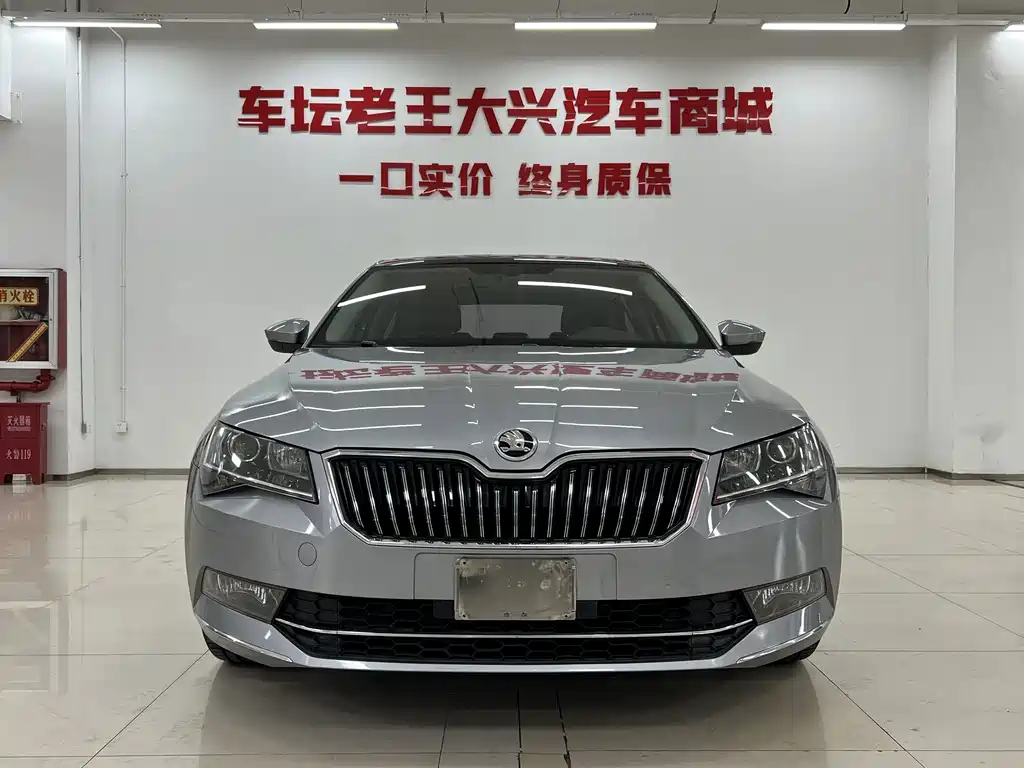 Skoda Superb — фото 2