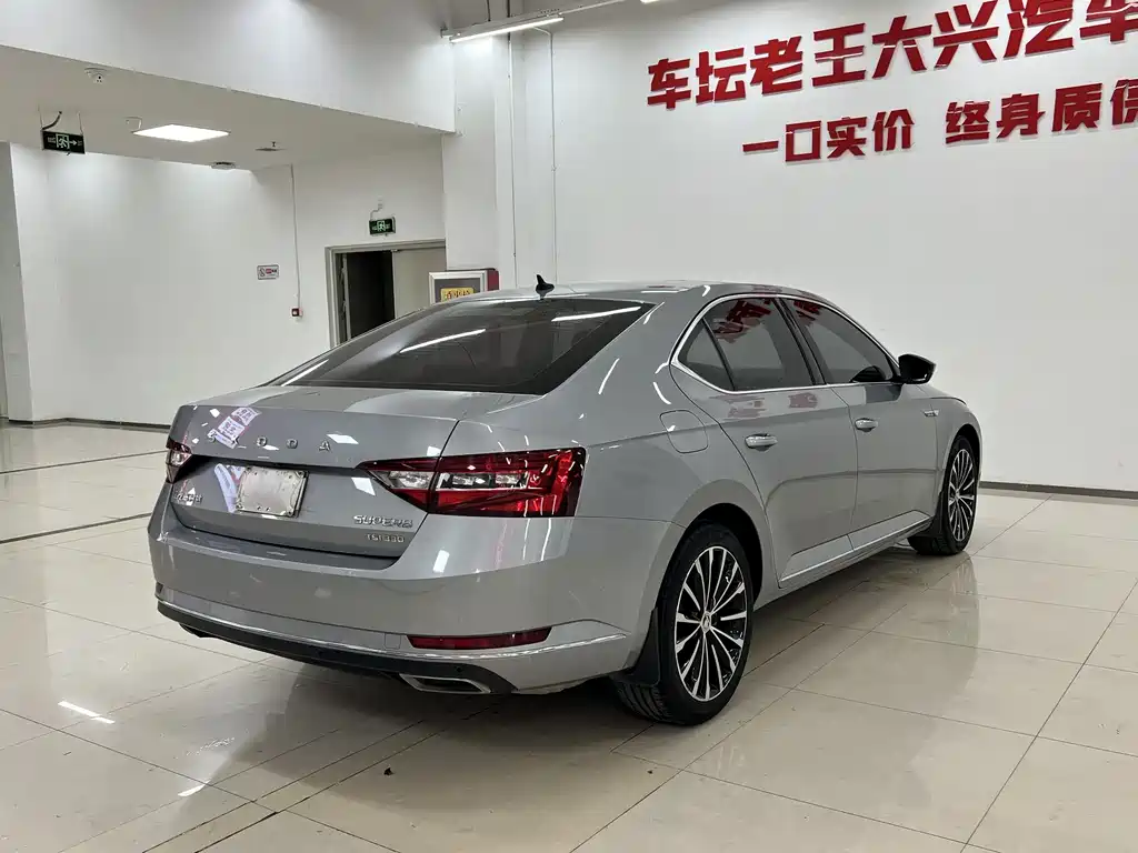Skoda Superb — фото 13