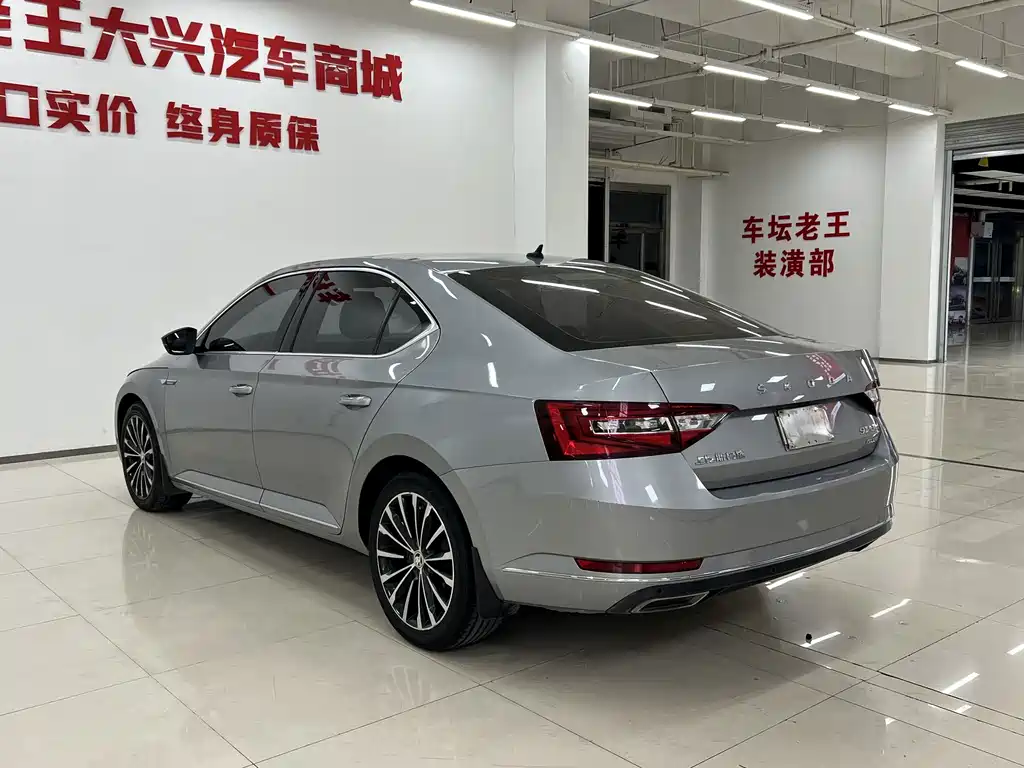 Skoda Superb — фото 15