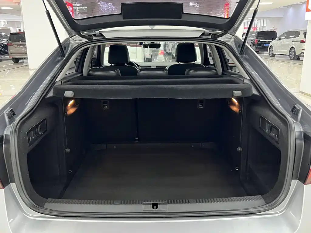 Skoda Superb — фото 17