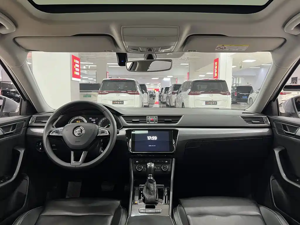 Skoda Superb — фото 5