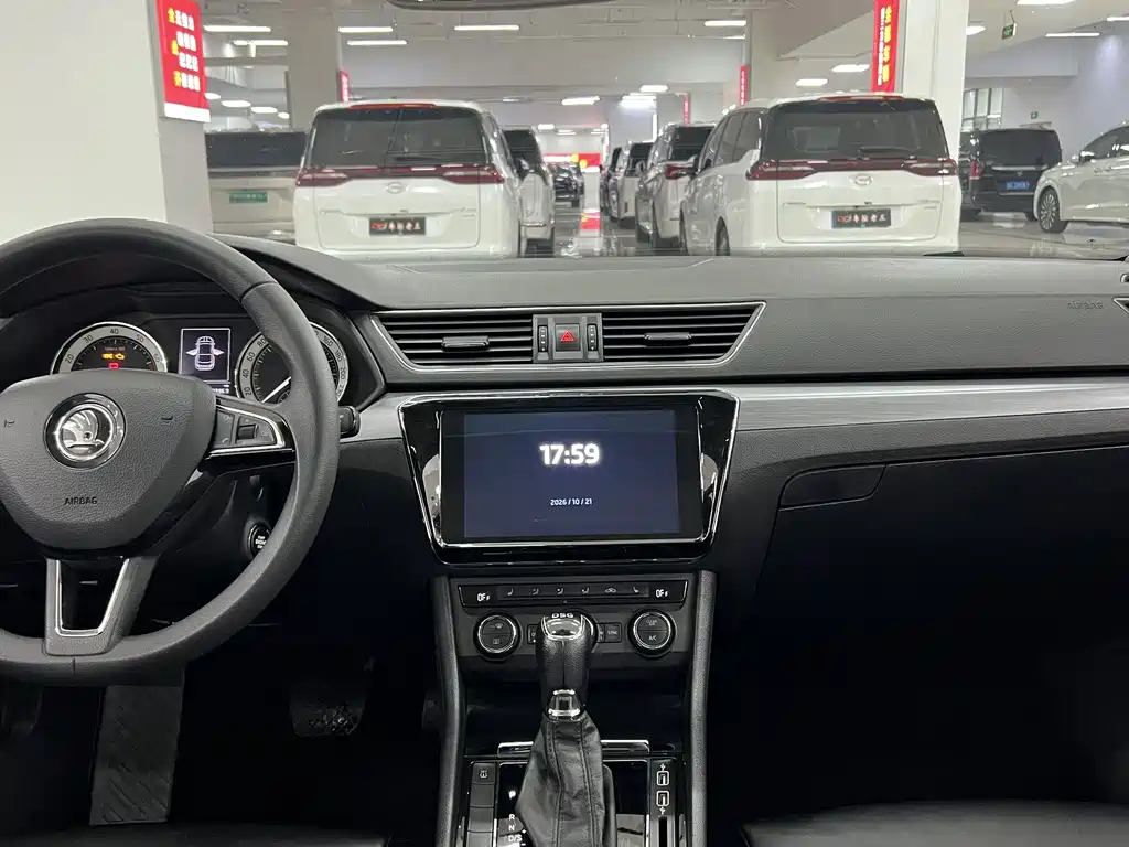 Skoda Superb — фото 6