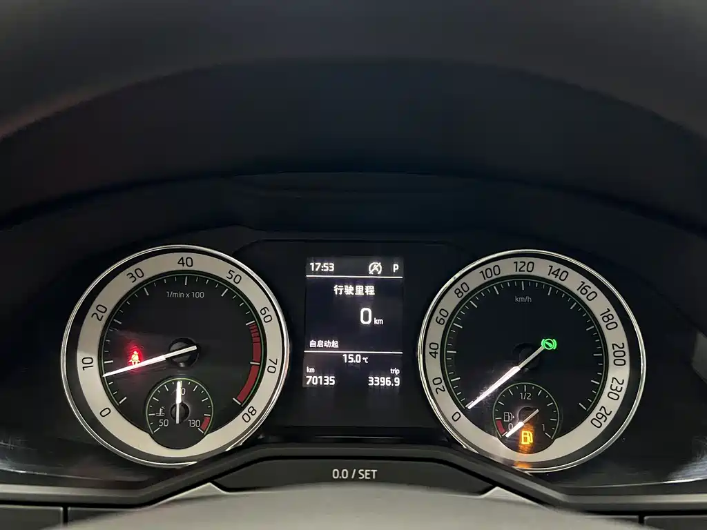 Skoda Superb — фото 8
