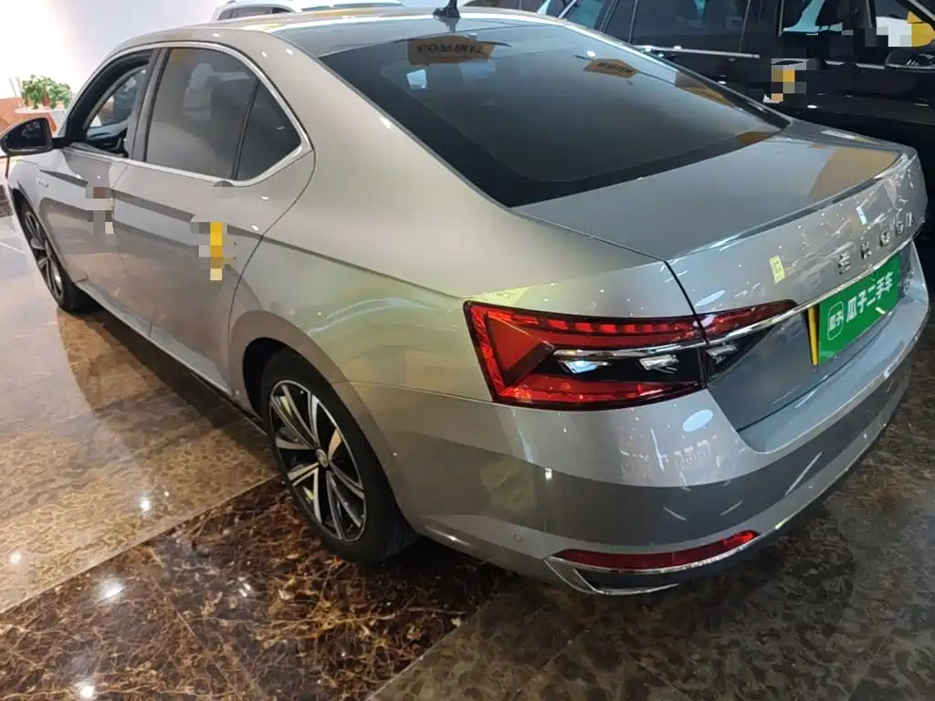 Skoda Superb — фото 4