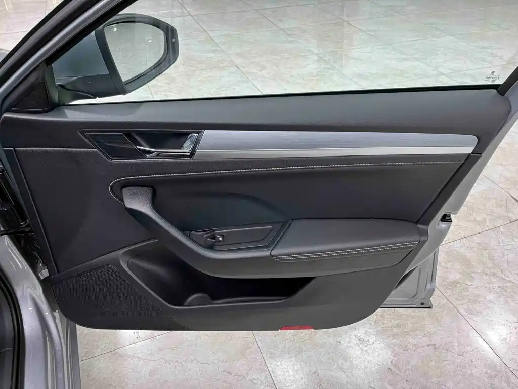 Skoda Superb — фото 17