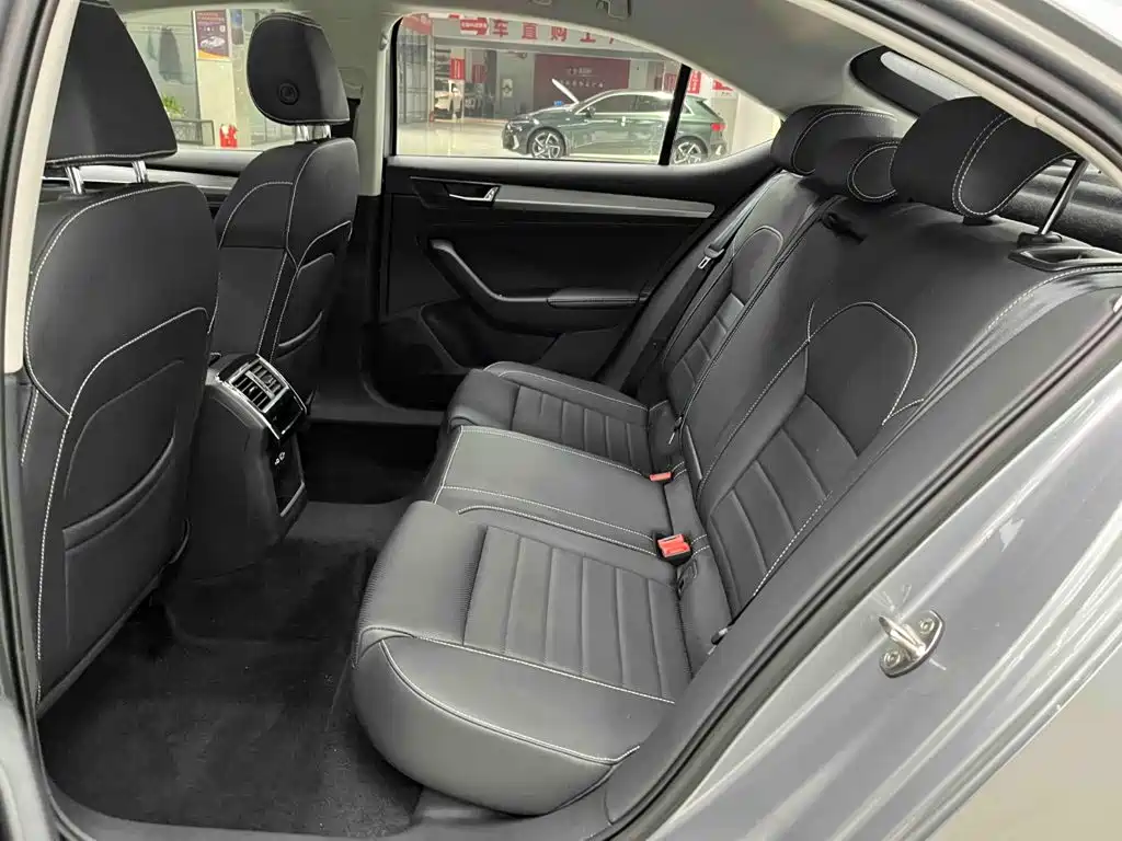 Skoda Superb — фото 19