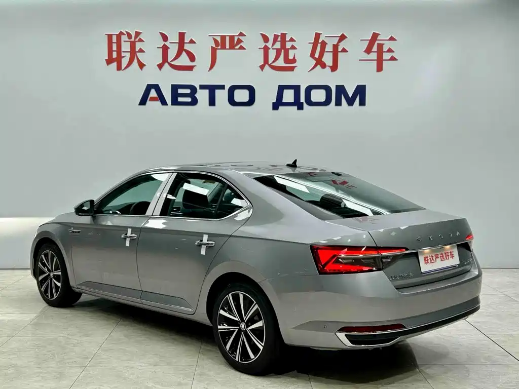 Skoda Superb — фото 4