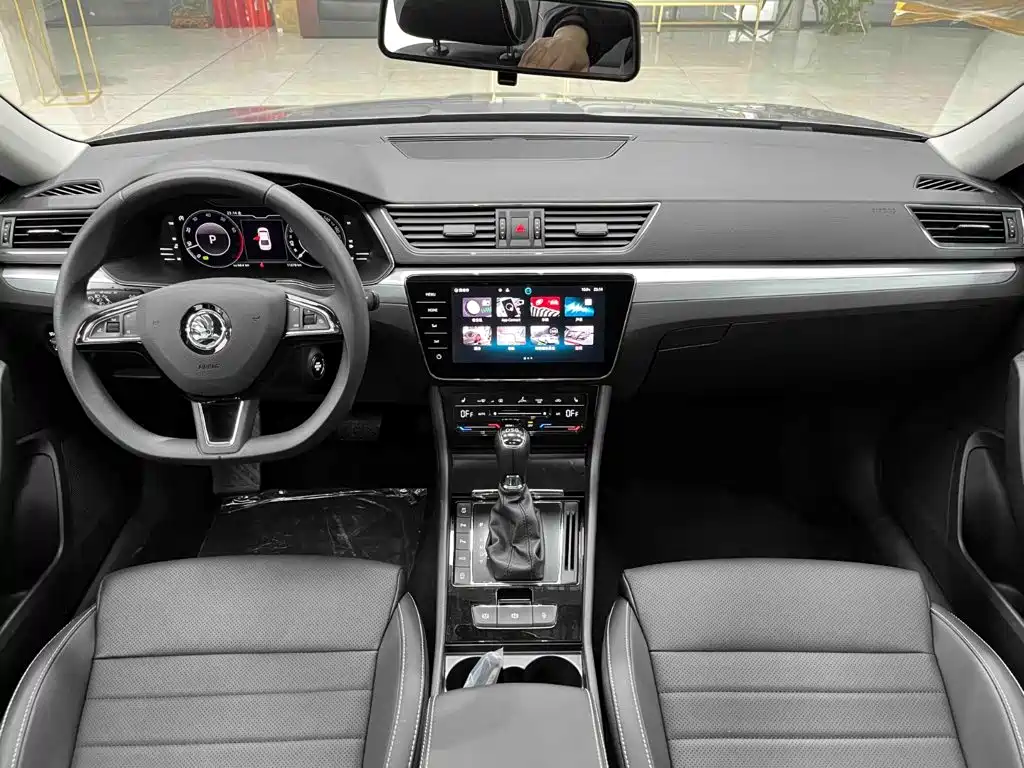 Skoda Superb — фото 7