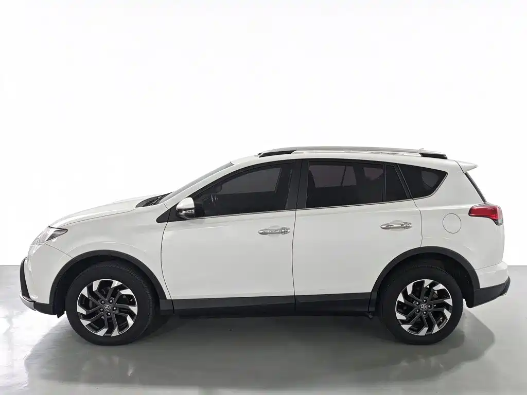 Toyota RAV4 — фото 3