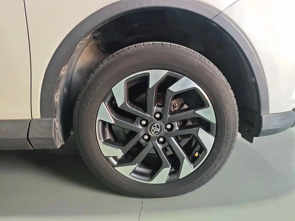 Toyota RAV4 — фото 6