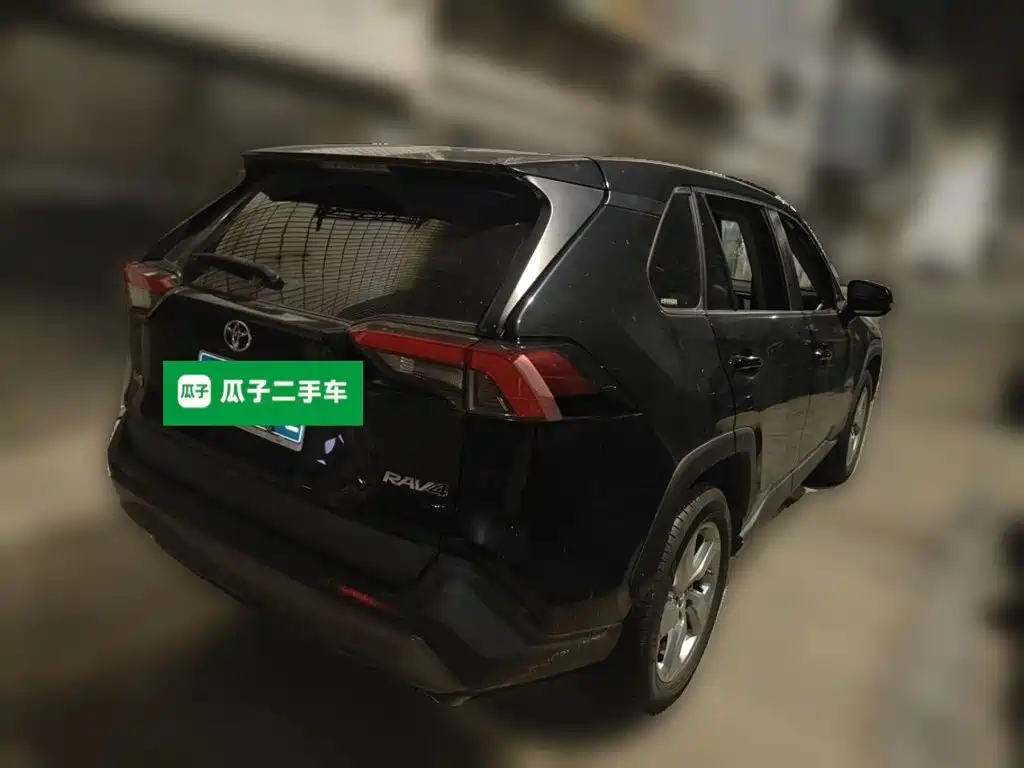 Toyota RAV4 — фото 6