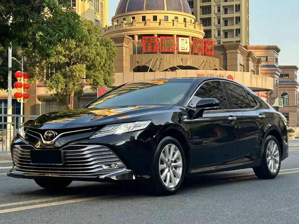 Toyota Camry — фото 19