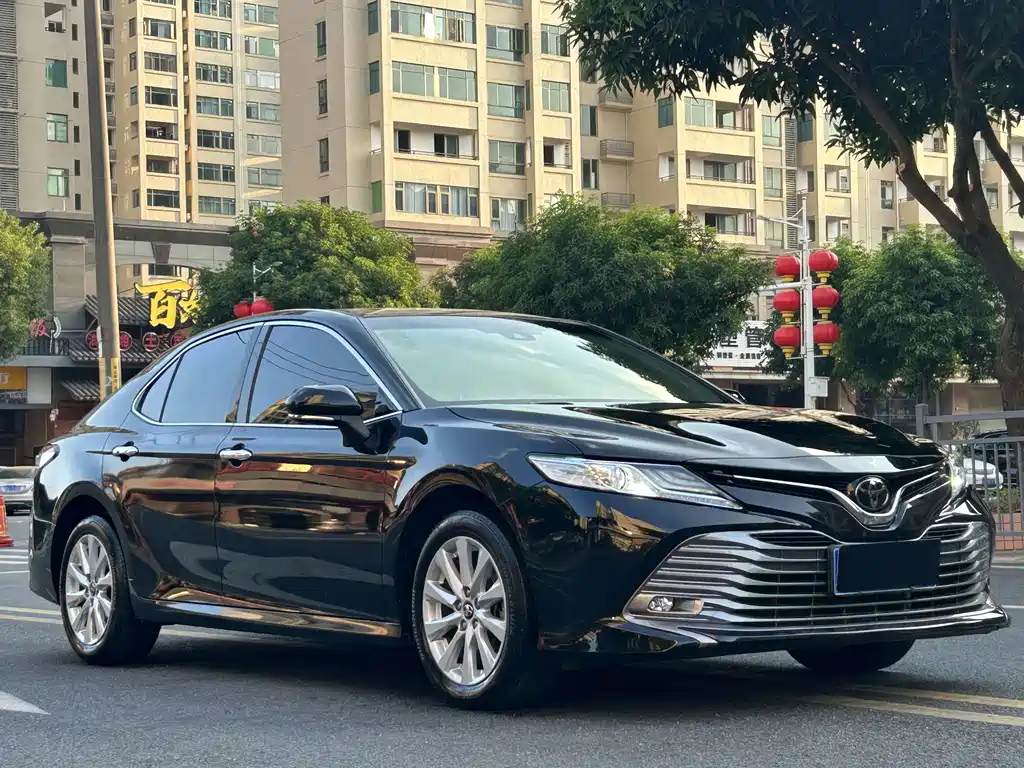 Toyota Camry — фото 20