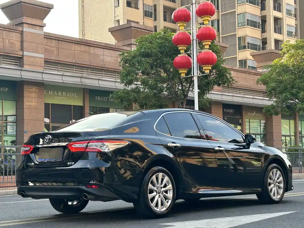 Toyota Camry — фото 4