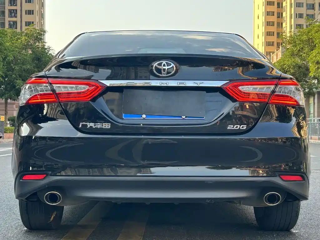 Toyota Camry — фото 5