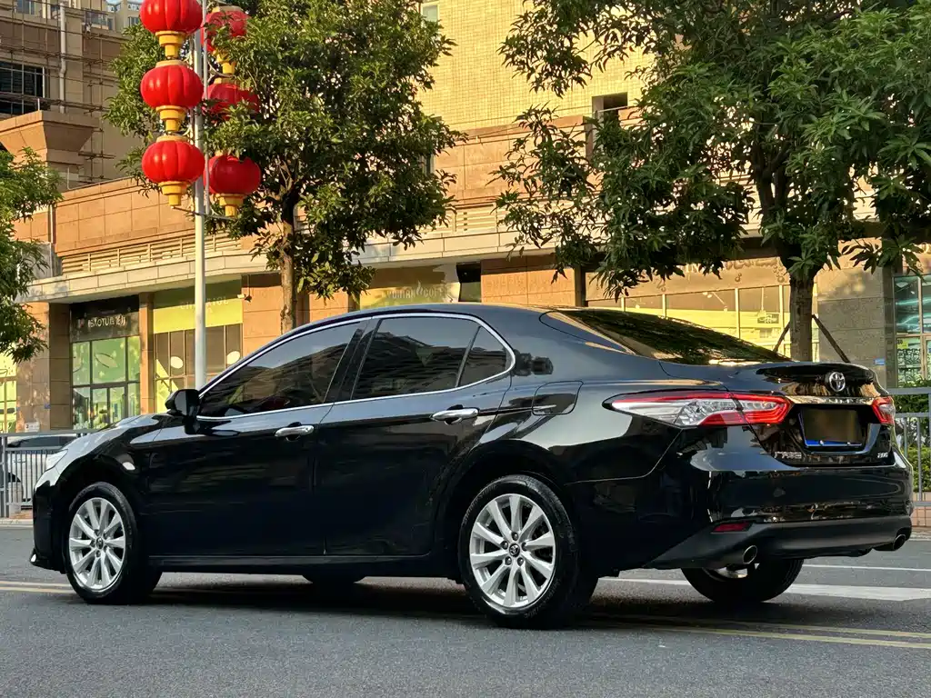 Toyota Camry — фото 6