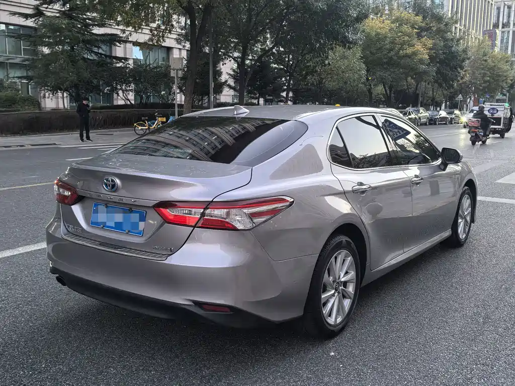 Toyota Camry — фото 3