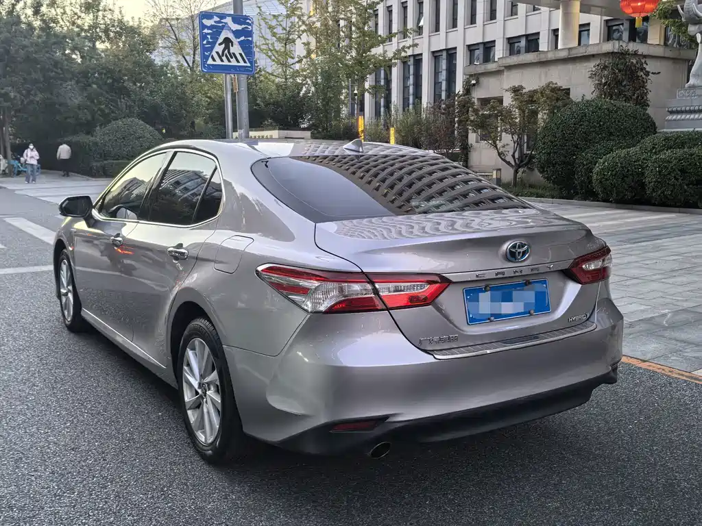 Toyota Camry — фото 4