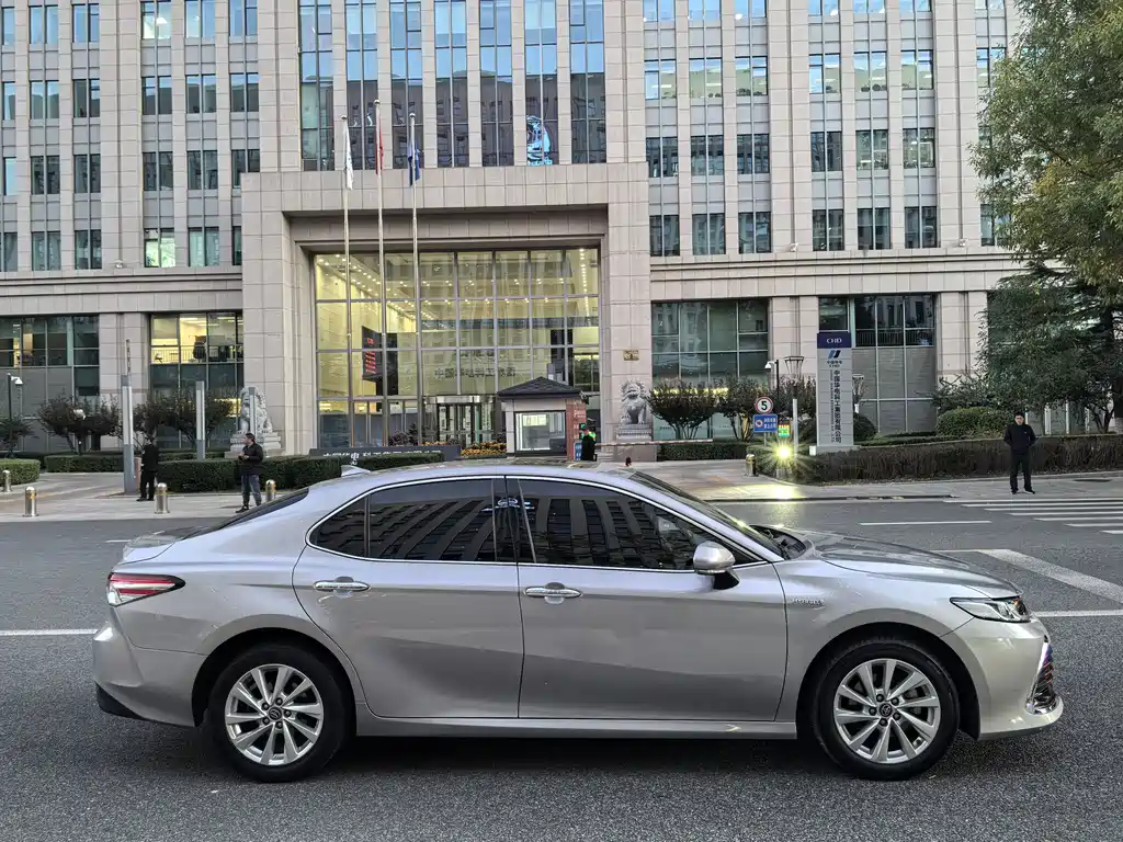 Toyota Camry — фото 6