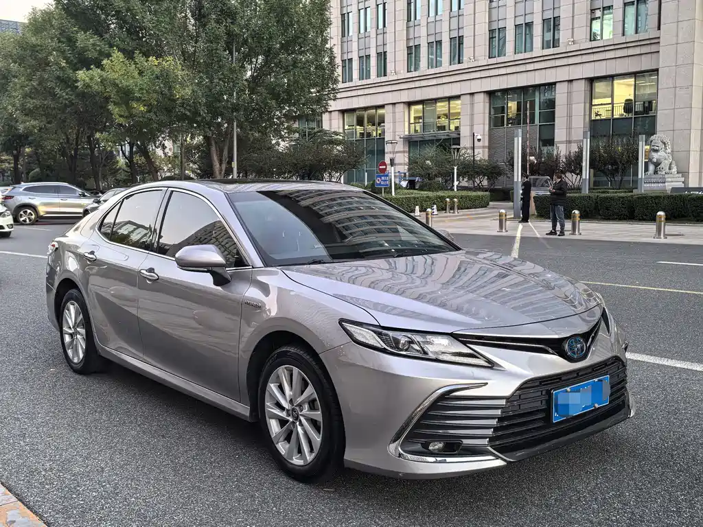 Toyota Camry — фото 7