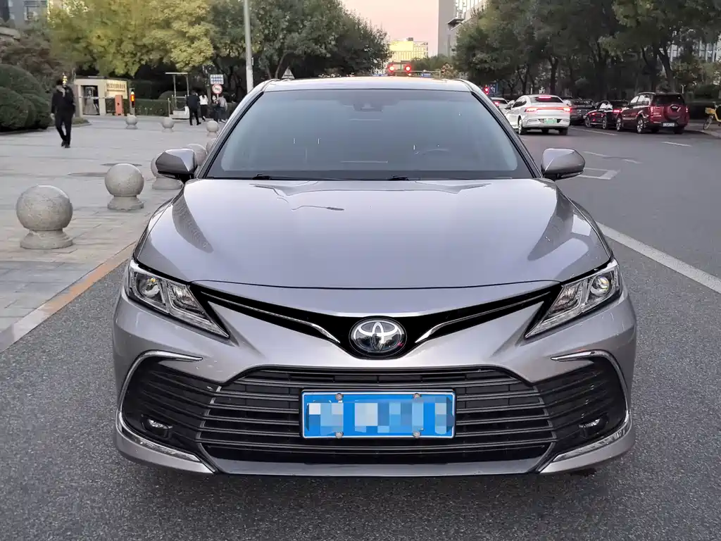 Toyota Camry — фото 8