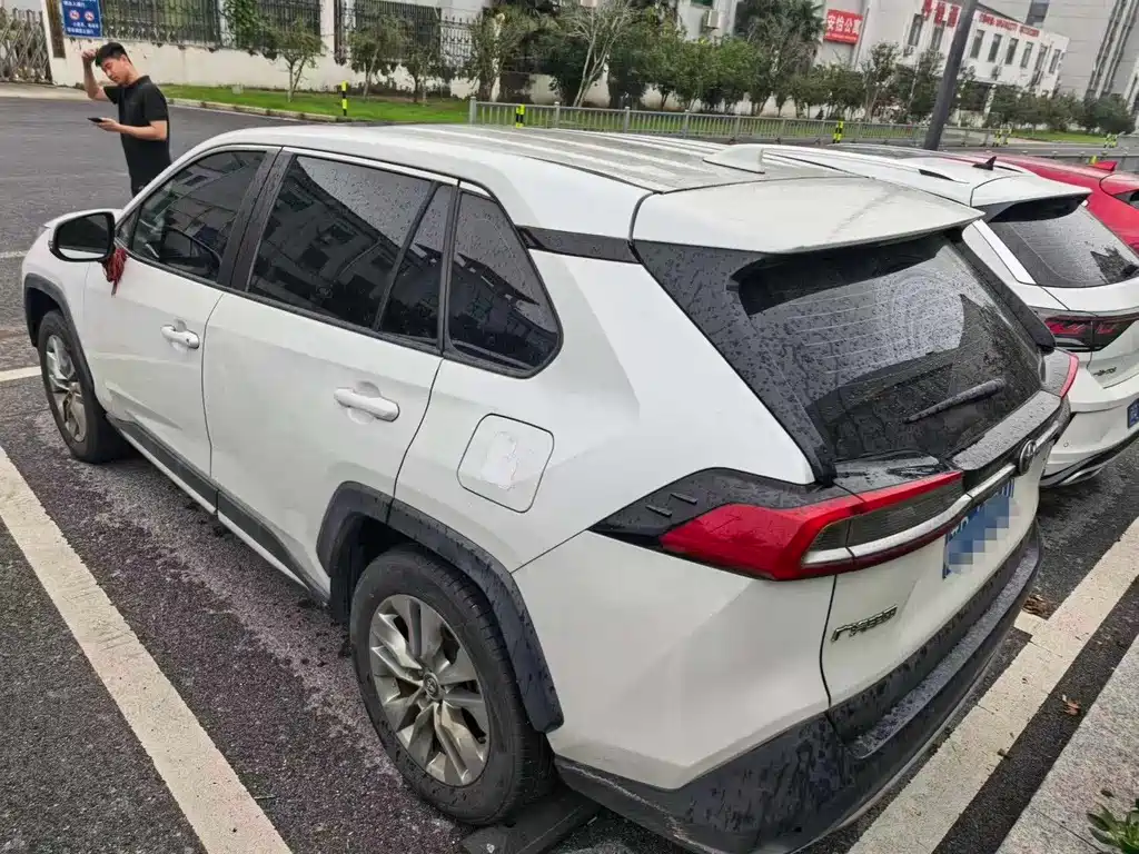 Toyota Wildlander — фото 4