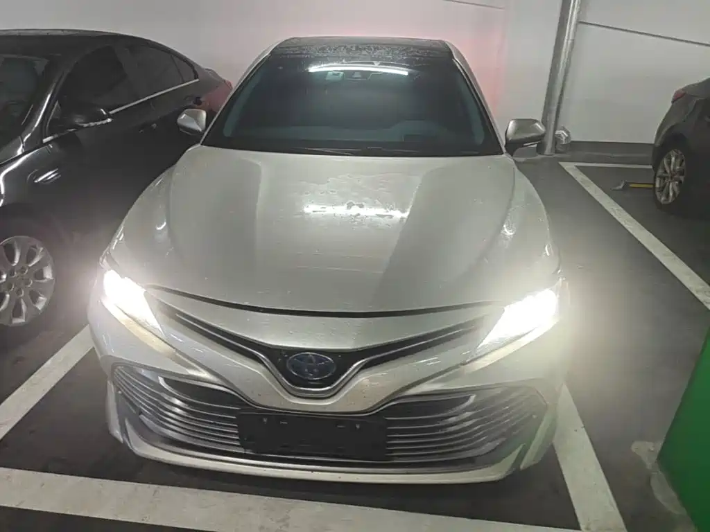 Toyota Camry — фото 2