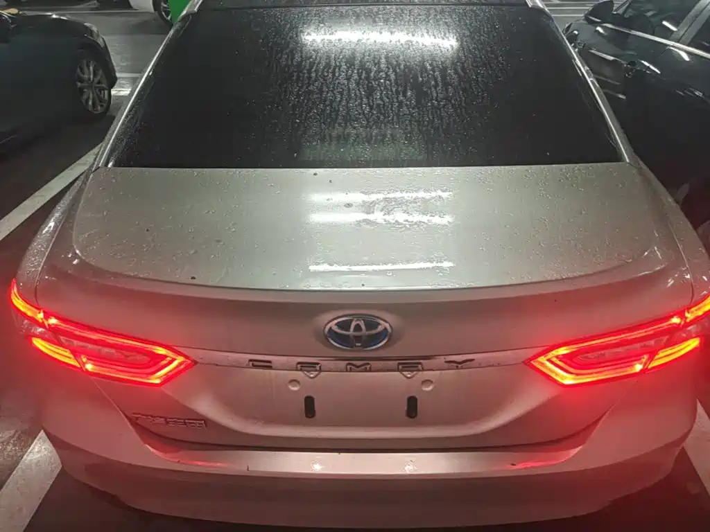 Toyota Camry — фото 3