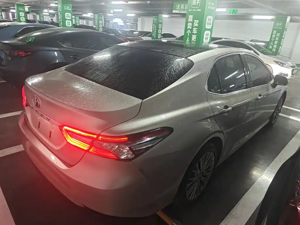 Toyota Camry — фото 4