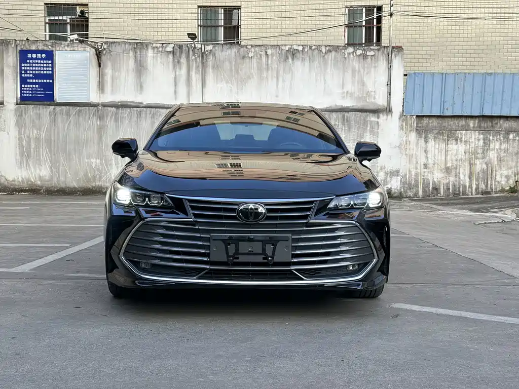 Toyota Avalon — фото 2