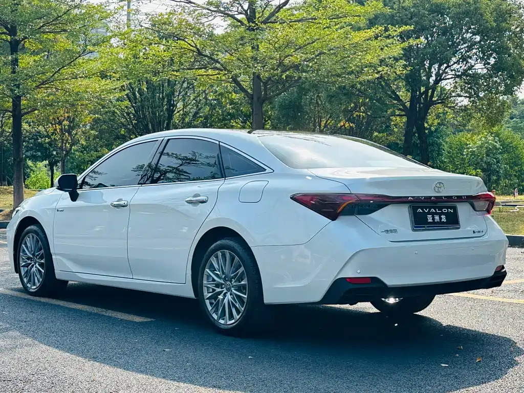 Toyota Avalon — фото 4