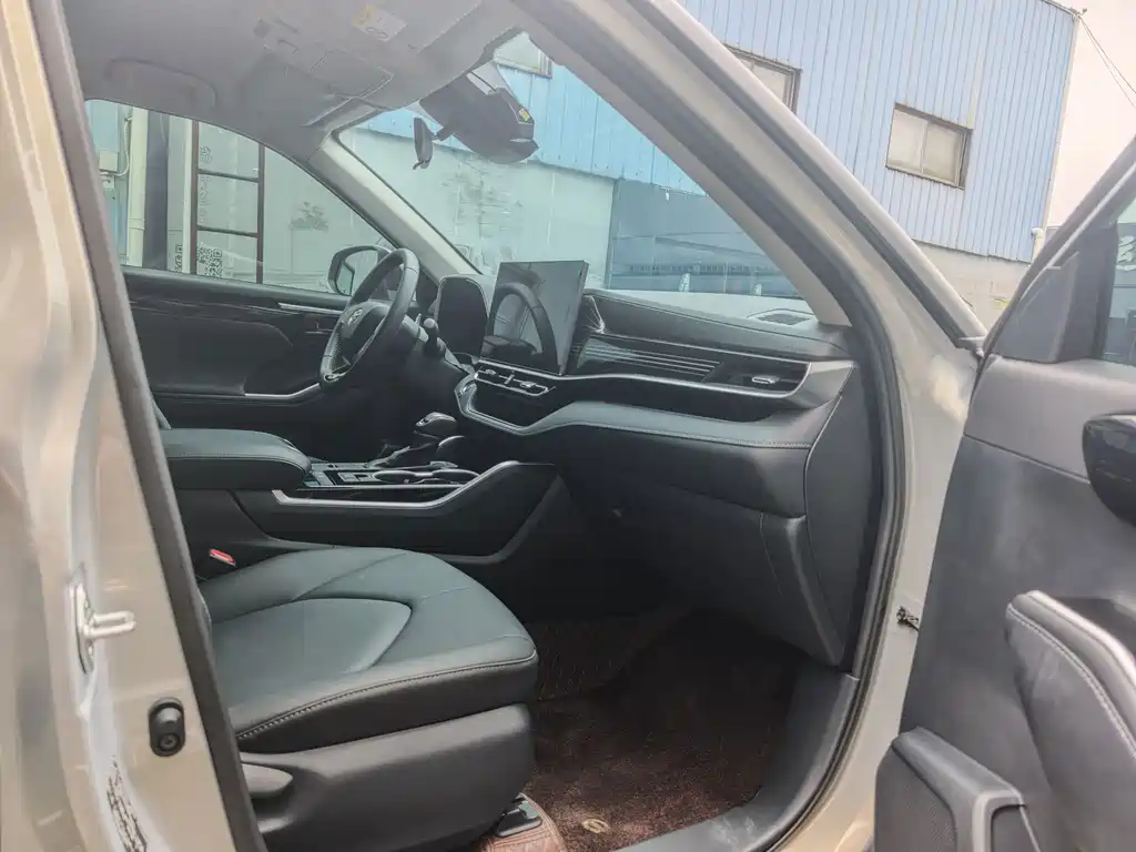 Toyota Highlander — фото 10