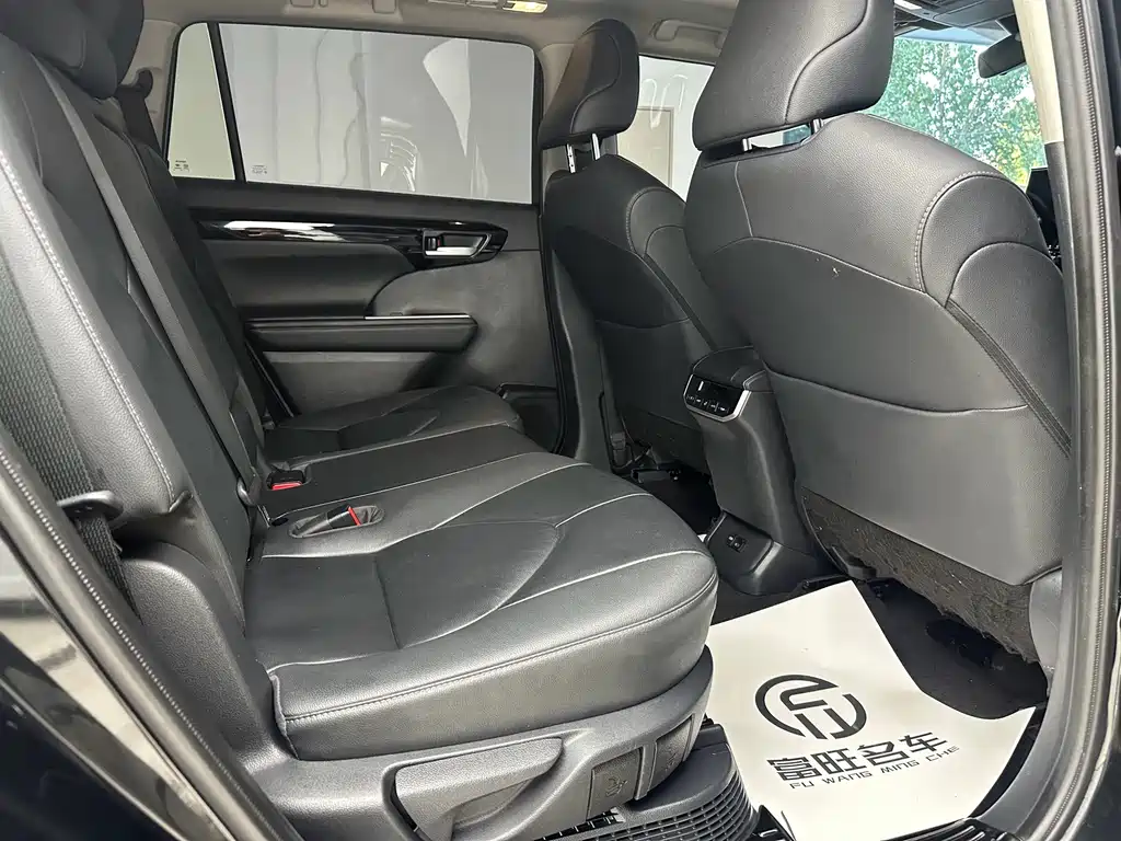 Toyota Highlander — фото 11