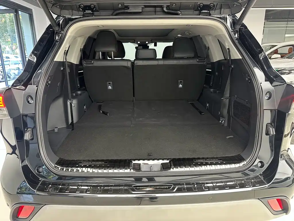 Toyota Highlander — фото 17