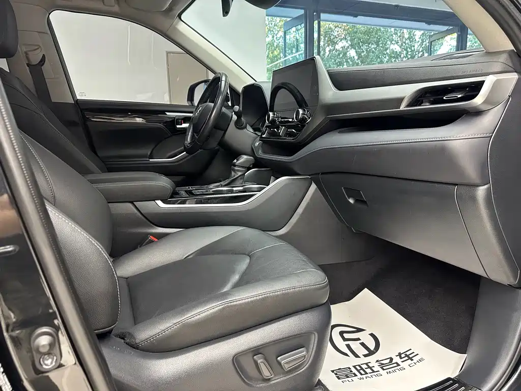 Toyota Highlander — фото 10
