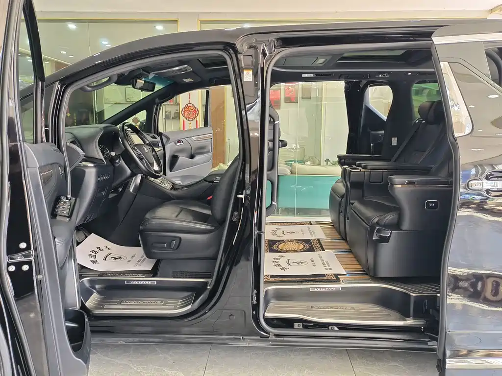 Toyota Vellfire — фото 11