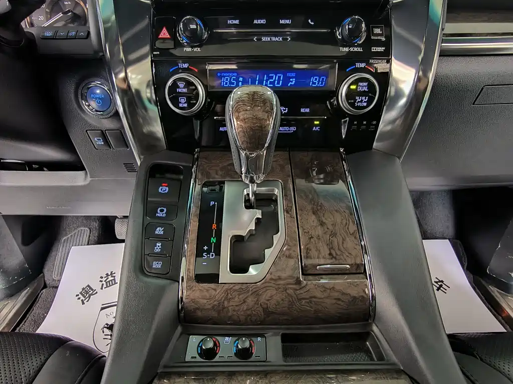 Toyota Vellfire — фото 14