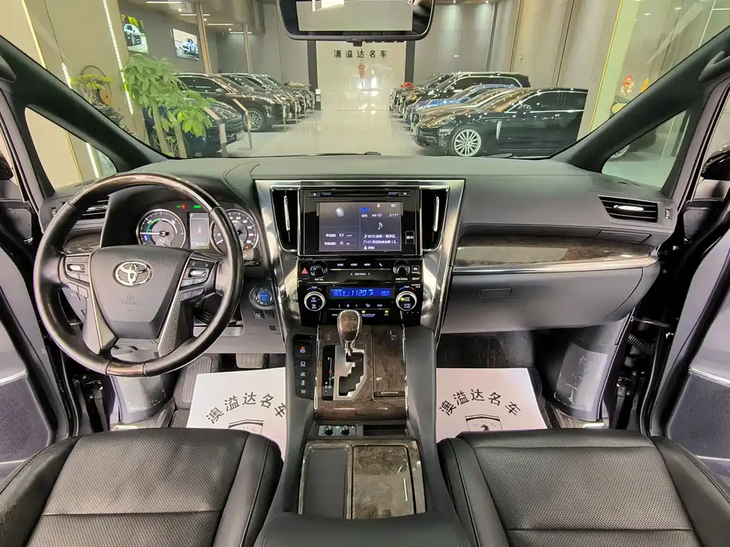 Toyota Vellfire — фото 15